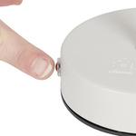 Lampa stołowa ładowana z ażurowymi        gwiazdkami biała